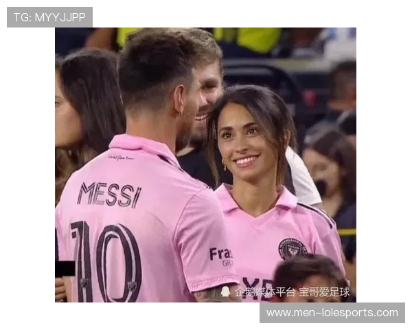 足球球星日本女友是谁揭秘他们的爱情故事与相识经过